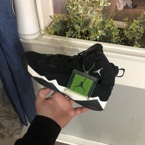 Jordan True Flight Black White size 6.5Y